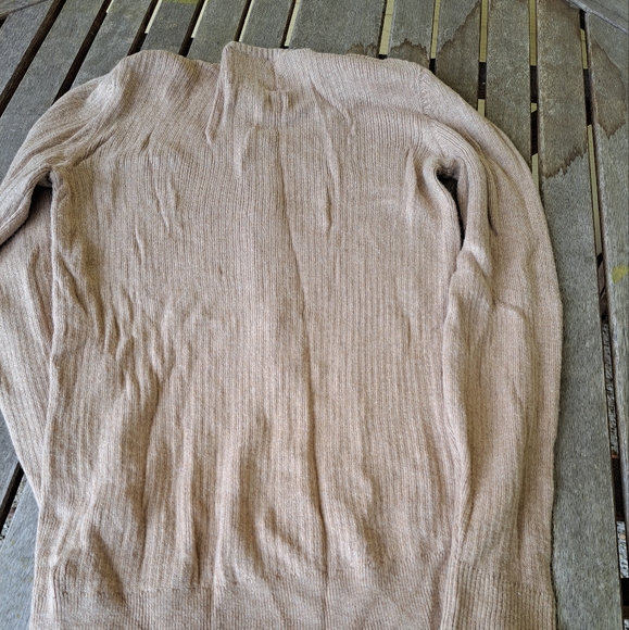 Soft tan sweater - Picture 3 of 3